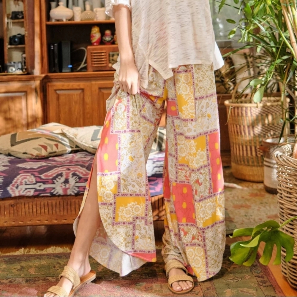 And The Why Smocking Waist Side Wide Leg Slit Printed Women's Pants Size S - Picture 2 of 11